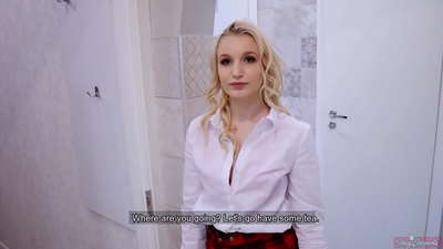 Nữ sinh đại học lừa dối bạn trai của mình với bạn của anh ta | POV và kiêm bên trong âm hộ của cô ấy!